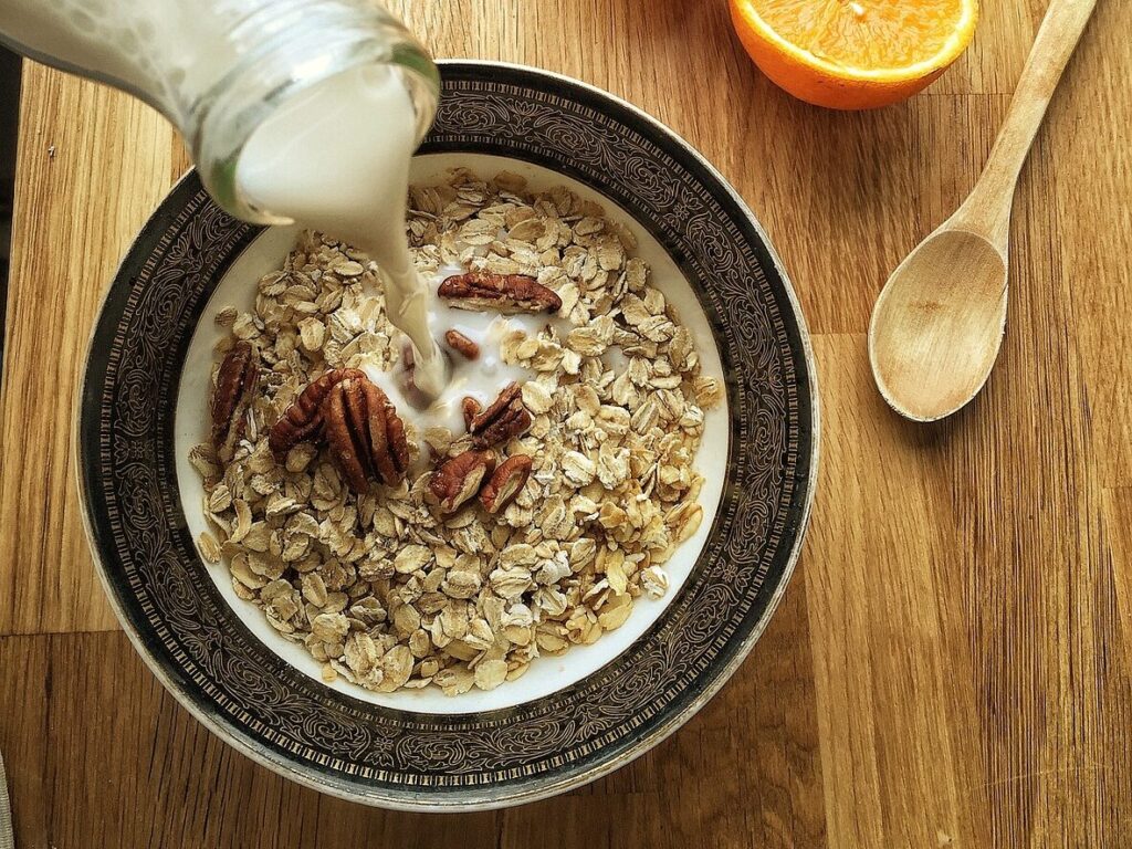 almond milk, oat, orange-1074596.jpg