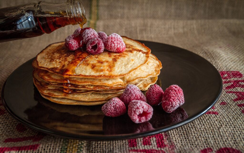 vegan pancakes, maple syrup, raspberries-2291908.jpg